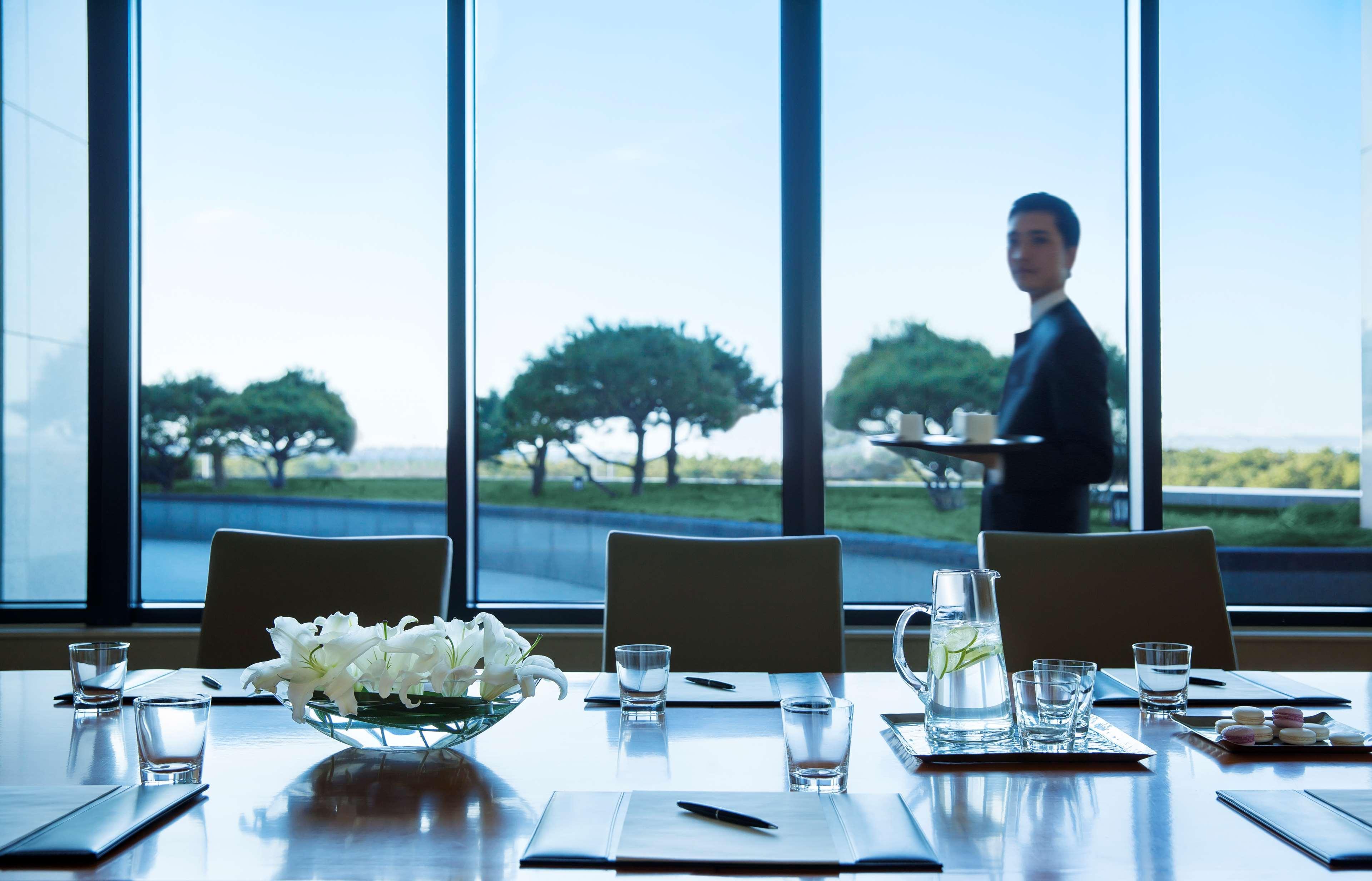 仁川凯悦大酒店 外观 照片 A meeting room at the Four Seasons Hotel in San Francisco