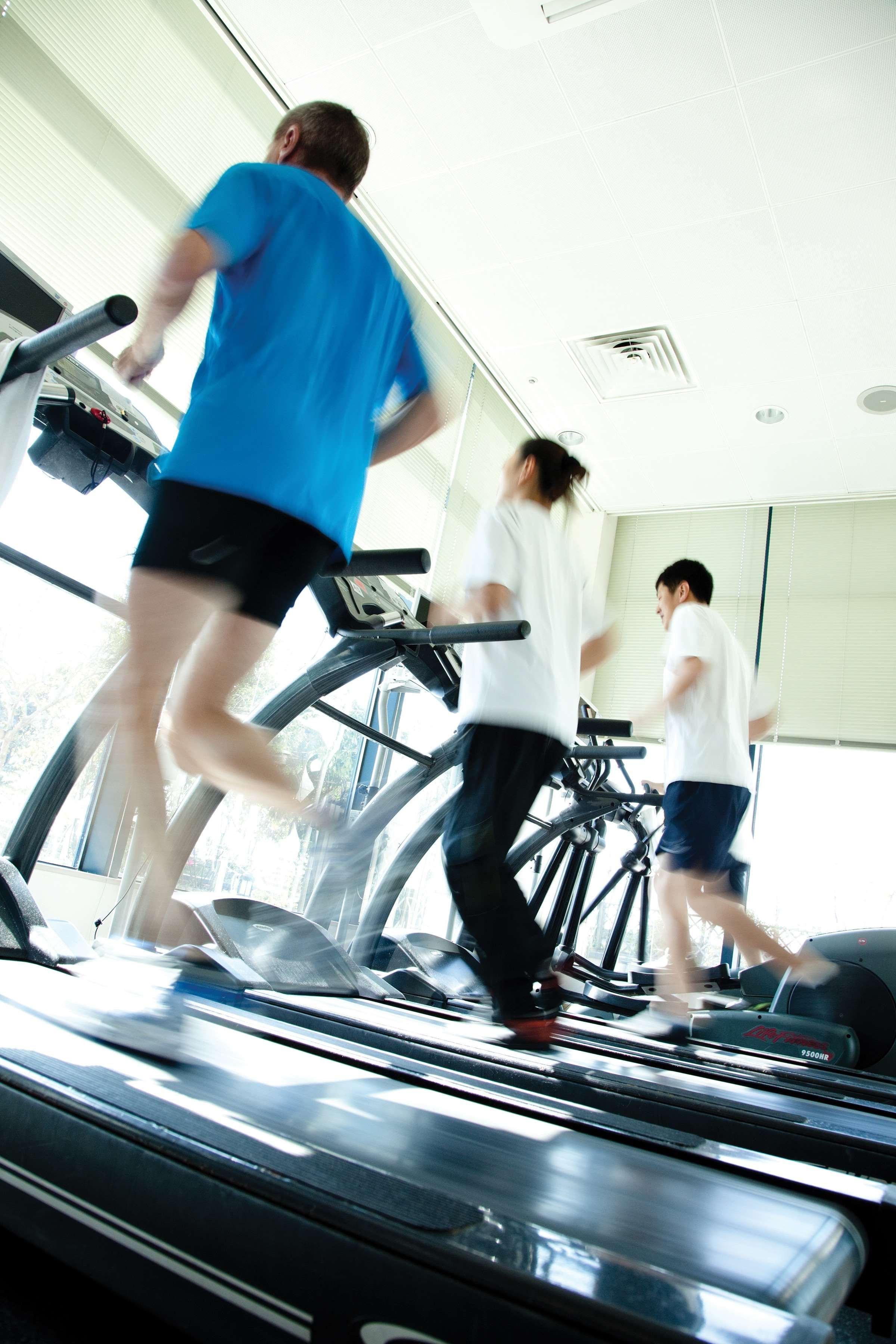 仁川凯悦大酒店 外观 照片 People exercising on treadmills